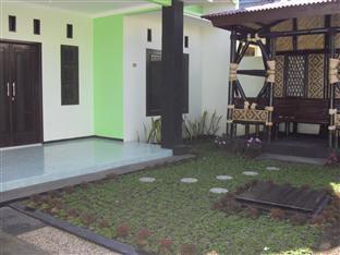 Villa Keluarga "Pondok Daun" Malang Exterior photo